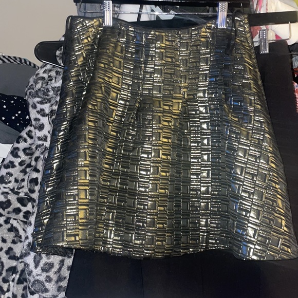 Kate Spade ♠️ Saturday full skirt. It’s size 6 with side zipper - Picture 2 of 4